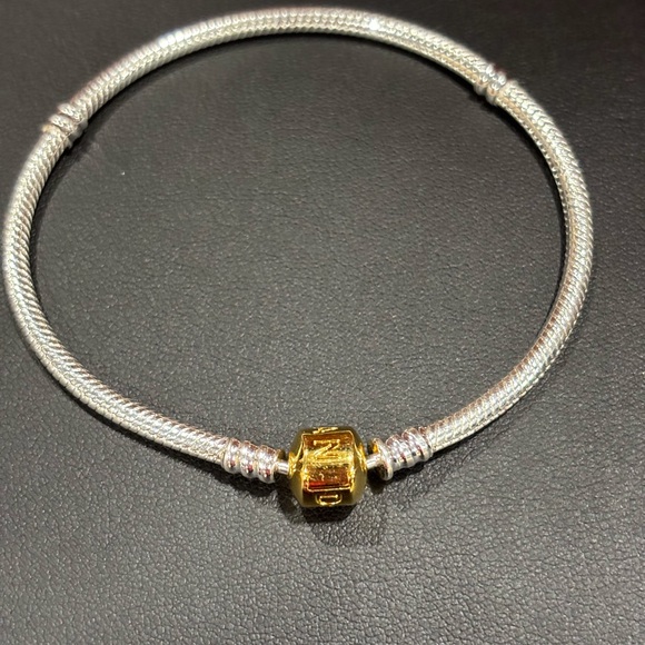 Pandora Jewelry - Pandora Silver Bracelet with 18K Gold Plated Clasp. NWOT. 20 cm.
